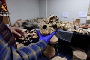 La Gurdia Civil incauta a Dnia una de les majors colleccions illegals de material arqueolgic i restes ssies 
