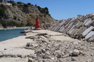 Puerto Blanco de Calp porta dos anys tancat i en estat d'aband