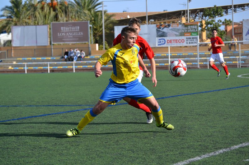 Ftbol/Liga Nacional Juvenil:El Dnia A sigue con la directa puesta al ascenso a Divisin de Honor