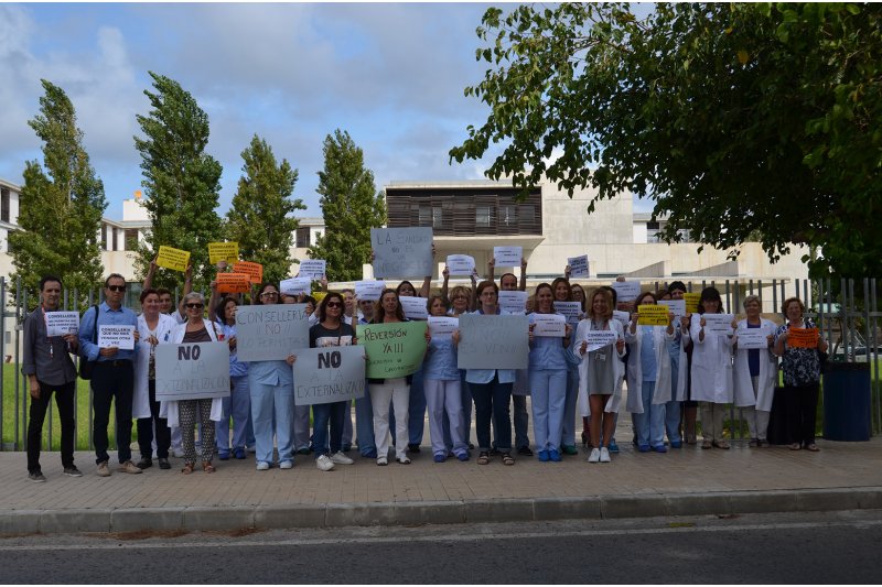 Trabajadores del Hospital de Dnia piden que no se vuelva a externalizar el laboratorio