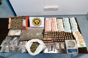 La Polica Local de Benissa detiene a una persona e incauta dinero y cannabis