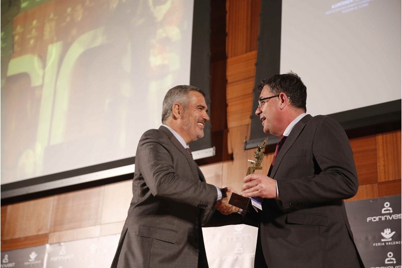 Adolfo Utor recibe el premio Forinvest en reconocimiento a su trayectoria profesional