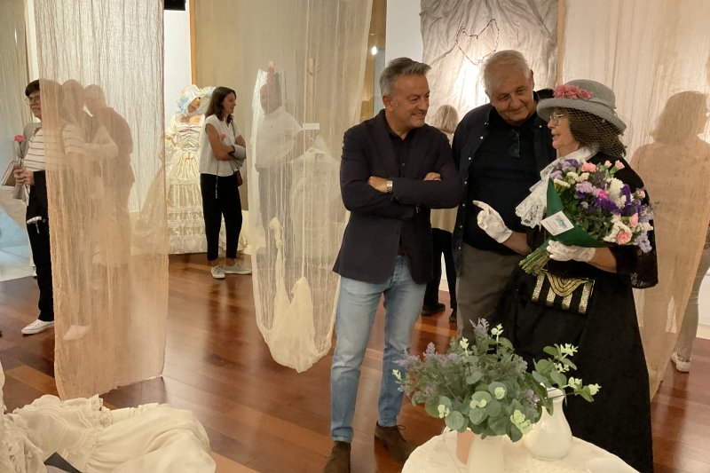 La artista Rosa Escalona recrea el Romanticismo en el Museu Soler Blasco de Xbia