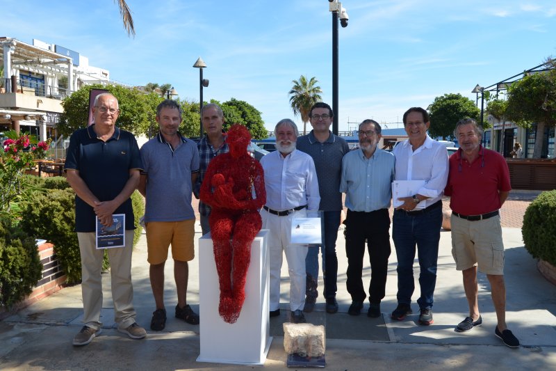 ngel Toms Zabala gana el premio Esculturas frente al Mar con su homenaje a las madres