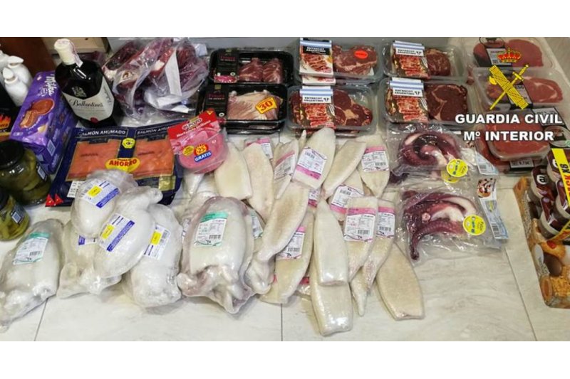 La Guardia Civil detiene a dos ladrones de productos gourmet en supermercados de Calp