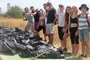 Voluntarios retiran 250 kilos de vidrio de Les Salines de Calp