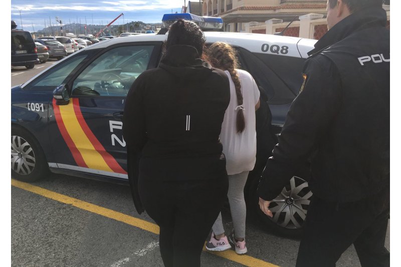 La Polica Nacional detiene a dos mujeres tras asaltar a una persona mayor para robarle el reloj en Dnia