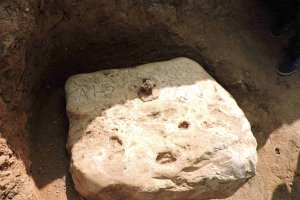 Unos trabajos de limpieza en el rea arqueolgica municipal del Hort de Morand sacan a la luz una inscripcin romana del siglo II d.C.