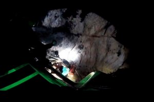 Largo rescate de veintids personas que quedaron atrapadas en la Cova del Llop Mar de Xbia 