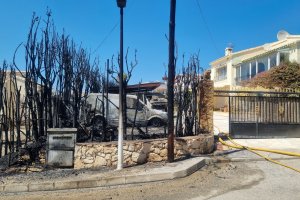Un incendio ya controlado en el Rafalet de Xbia obliga a desalojar 40 vecinos