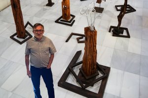 Javier Ruiz converteix la Torre dels Ducs de Medinaceli dEl Verger en un improvisat  sal de dansa amb les seues escultures