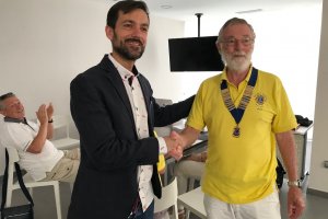 Lions Club nomena membre honorfic a l'alcalde del Poble Nou de Benitatxell