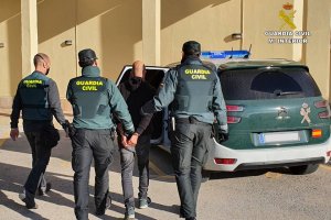 La Guardia Civil detiene a un hombre por robos en vehculos 