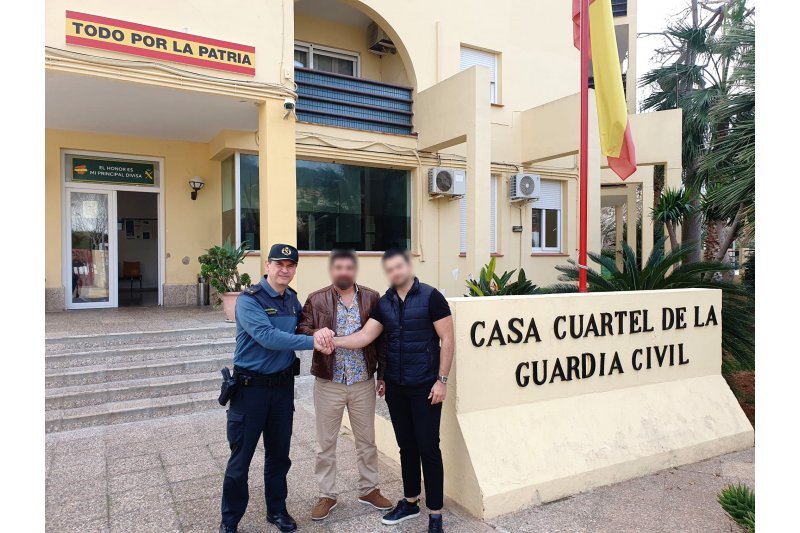 Tres vecinos de Xbia capturan al ladrn de varios comercios y establecimientos hosteleros de la comarca 