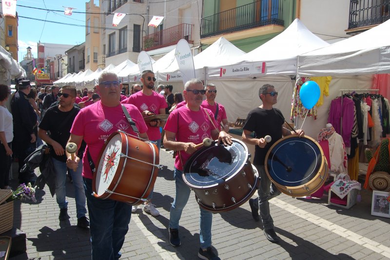 Demostraciones, desfile de moda y msica revitalizan la Fira de Comer de El Verger en la calle Mayor
