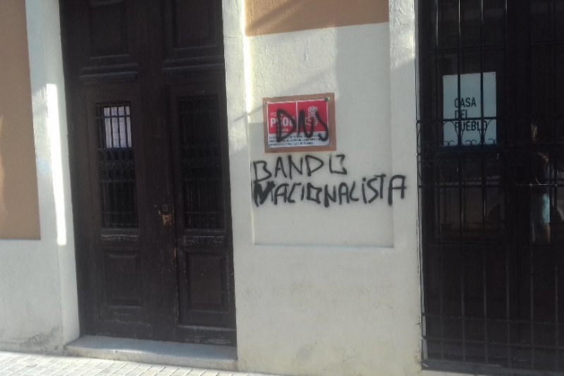 Denuncian pintadas en las fachadas de las sedes del PSPV, Comproms y CCOO de Dnia 