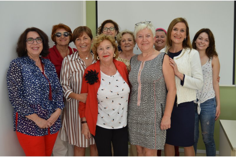 La asociacin Amunt y el grupo de mujeres de Pedreguer Valentes i positives se unen en la lucha contra el cncer