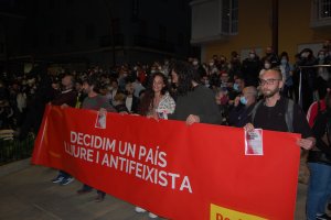Centenars de persones se concentren contra les penes sollicitades pe la Fiscalia per als antifeixistes de laltercat amb els ultres a Pego