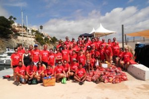 Voluntarios retiran 80 kilos de residuos de la zona de la costa de Benissa