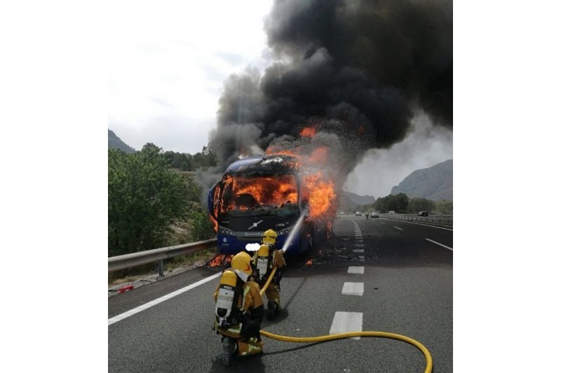 Arde un autobs sin pasajeros en Benissa