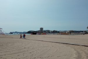 La platja de l'Arenal de Xbia es reobri al bany