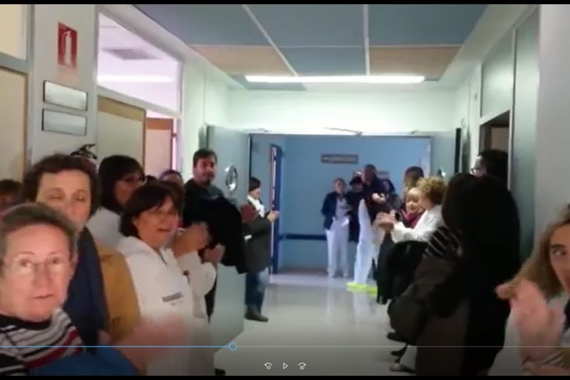 Los enfermeros del Hospital La Pedrera dejan de realizar las funciones que no les corresponden en protesta por los nuevos turnos