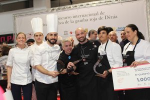 El chef Bruno Ruiz, del restaurante Aticcook de Dnia, gana el 7. Concurso Internacional de Cocina Creativa de la Gamba Roja de Dnia con su receta Gamba bajo 0
