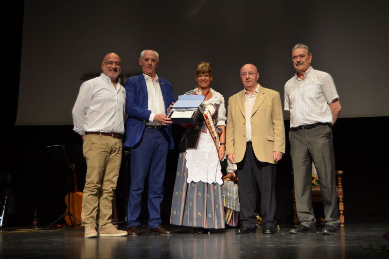 Joaqun Jess Caparrs y Jos Muoz reciben los ttulos de Quijote y Sancho Panza de la Casa de Castilla-La Mancha