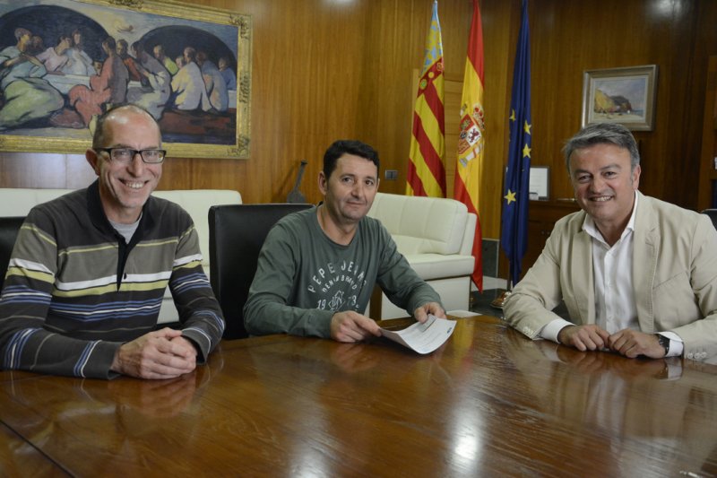 El Ayuntamiento de Xbia renueva los convenios con los clubes deportivos