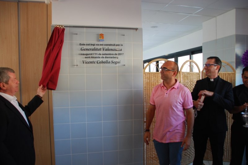 La comunitat educativa de Beniarbeig celebra el nou col.legi amb una jornada de portes obertes