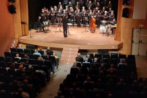 El concert de tangos, boleros i havaneres del Cor, Solistes i Ensemble de la Rectoria reporta 1.900 euros per a la AECC d'Ondara 