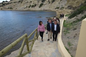 Costas reconstruye los accesos a la Cala Cap Blanc  y mejora la seguridad 