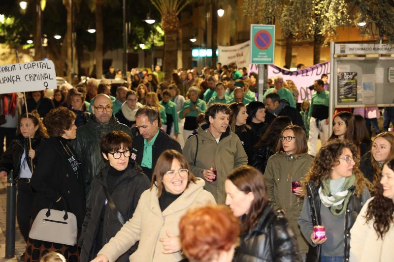 Vora 300 persones es manifesten a Gata en la primera convocatria comarcal contra la violncia de gnere