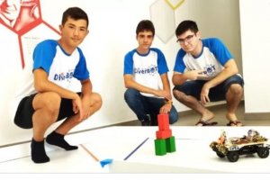 Tres estudiants de Dnia llancen un micromecenatge per a participar en la gran final del Mundial de Robtica que se celebrar a Alemanya