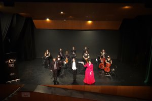 El pblico se rinde a la Orquesta de Cmara de Valencia con el dianense Pere Molina como director