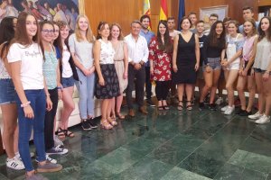 Alumnes alemanys d'intercanvi visiten l'Ajuntament de Xbia