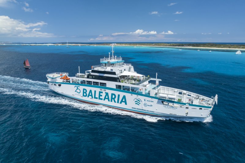 Baleària presenta el Cap de Barbaria, el primer 'ferry' eléctrico de España