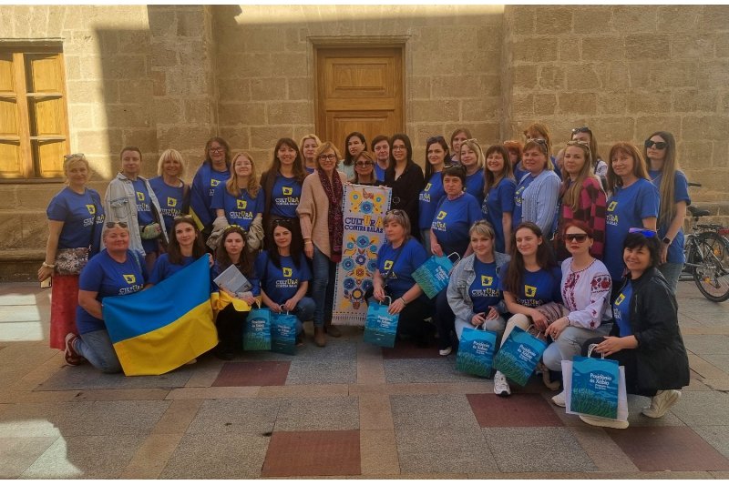 La alcaldesa de Xbia recibe a un grupo de mujeres ucranianas