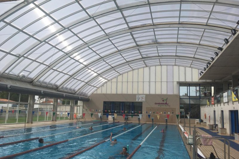 La piscina municipal d’Ondara arranca el tercer trimestre amb la novetat de la instal·lació  exterior coberta a ple rendiment