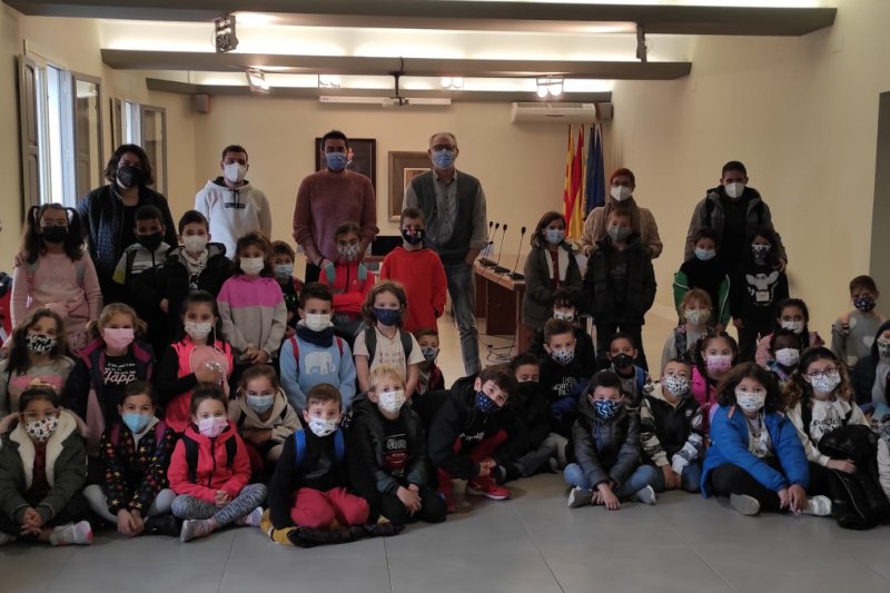 Alumnos de l'Alfs de Pedreguer visitan su Ayuntamiento
