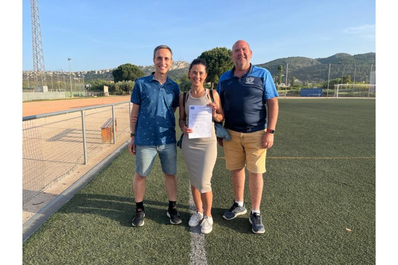 El Club de Fútbol Juventud Pedreguer dona 1.129 euros para la investigación de enfermedades minoritarias
