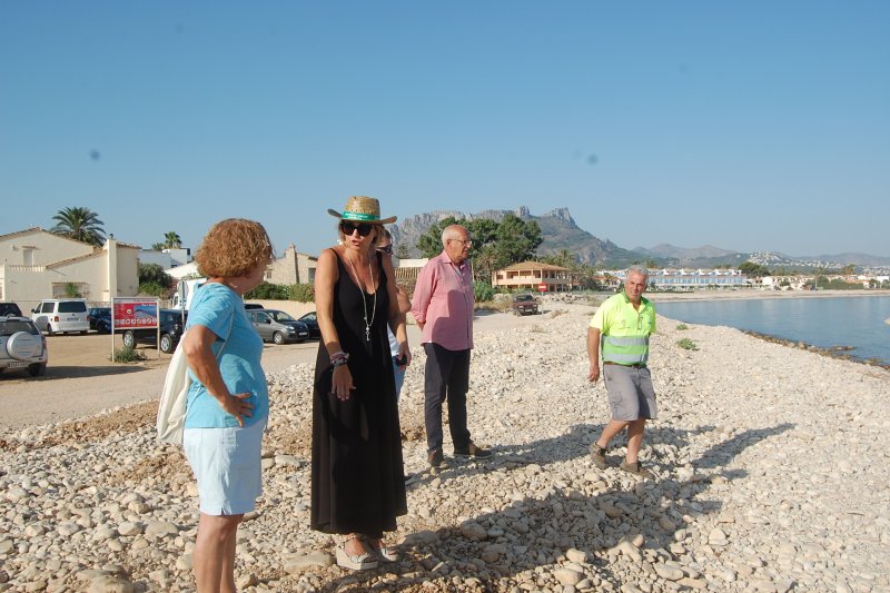 Los Ayuntamientos de Dénia y Els Poblets acuerdan la habilitación de un canal en la zona de l’Almadrava sur para la entrada de maquinaria de limpieza en la playa