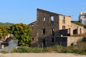 El pressuspost de Xal contempla ladquisici dels terrenys del nou complexe educatiu i destina 20.000 euros a la remodelaci del Mol 