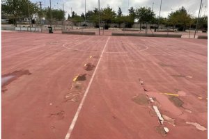 Comienzan las obras para reparar una de las pistas deportivas de Madrigueres 