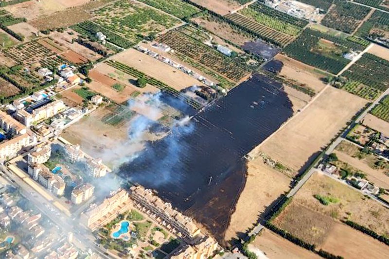 El  incendio en Les Marines ha quemado una hectárea y media de cañar