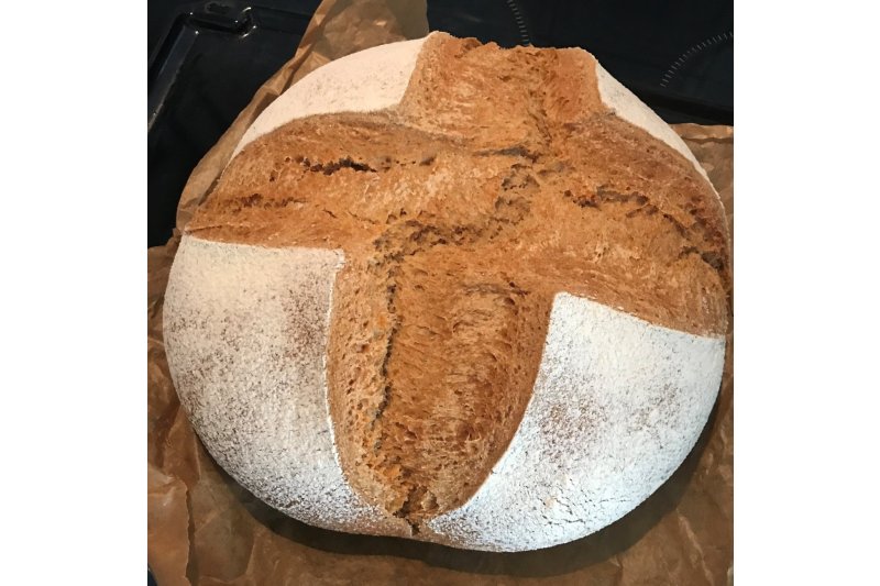 Ponemos el pan sobre la mesa?