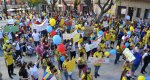 Masiva protesta de los residentes colombianos por la crisis econmica y social de su pas 