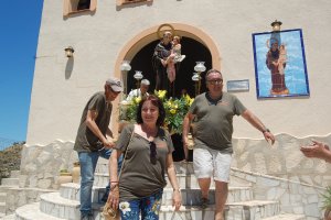 La baixada de Sant Antoni da el pistoletazo de salida a las fiestas de la Colombófila de Sanet y Els Negrals