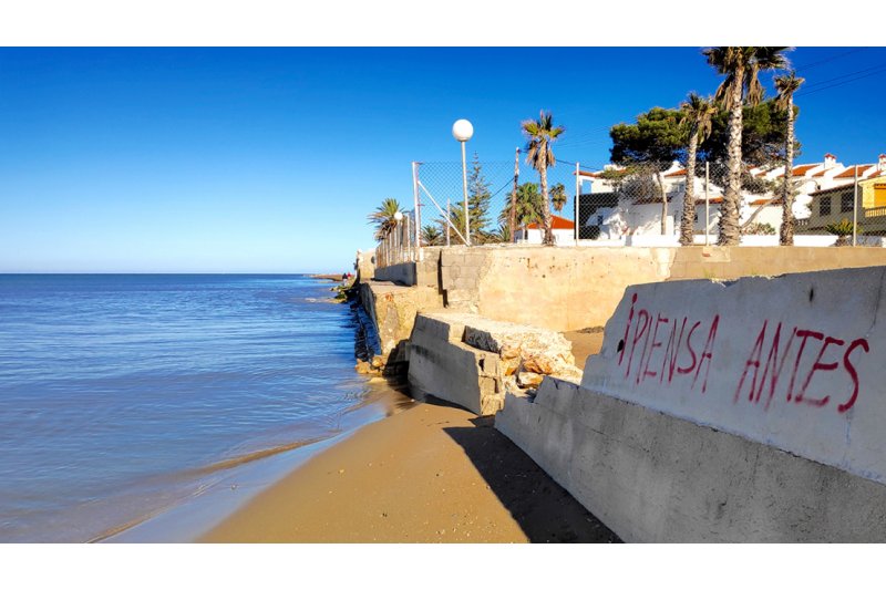El Ayuntamiento de Dnia pide soluciones a Costas por la prdida de arena en un tramo de la playa