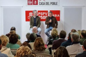 Chulvi i Arcadi participen en una trobada amb la militància socialista de Xàbia